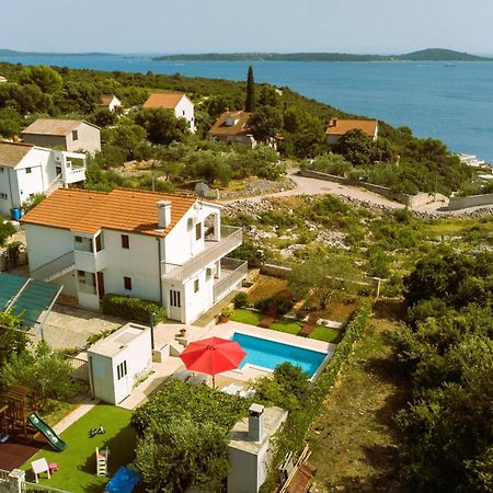 Holiday House Nena With Pool Vinišće Extérieur photo