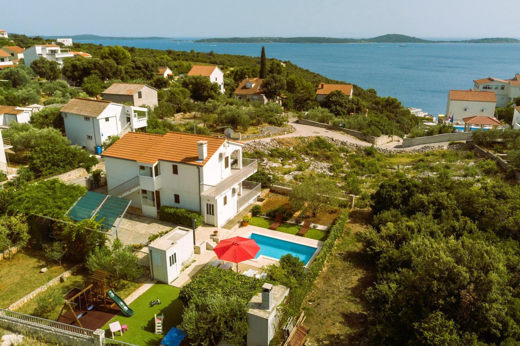 Holiday House Nena With Pool Vinišće Extérieur photo