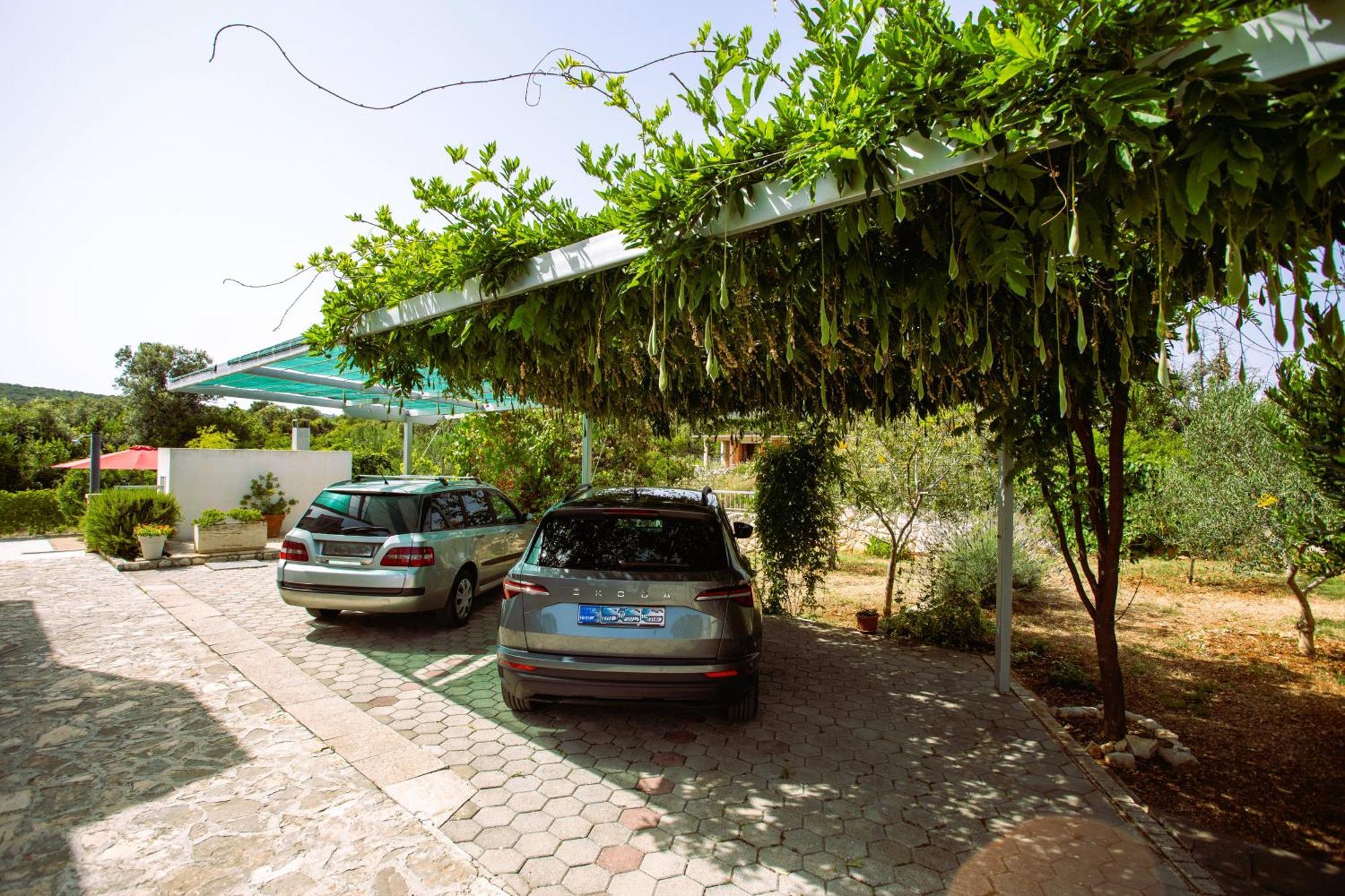 Holiday House Nena With Pool Vinišće Extérieur photo