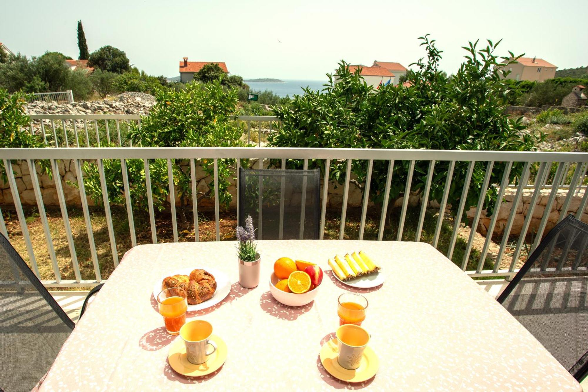 Holiday House Nena With Pool Vinišće Extérieur photo