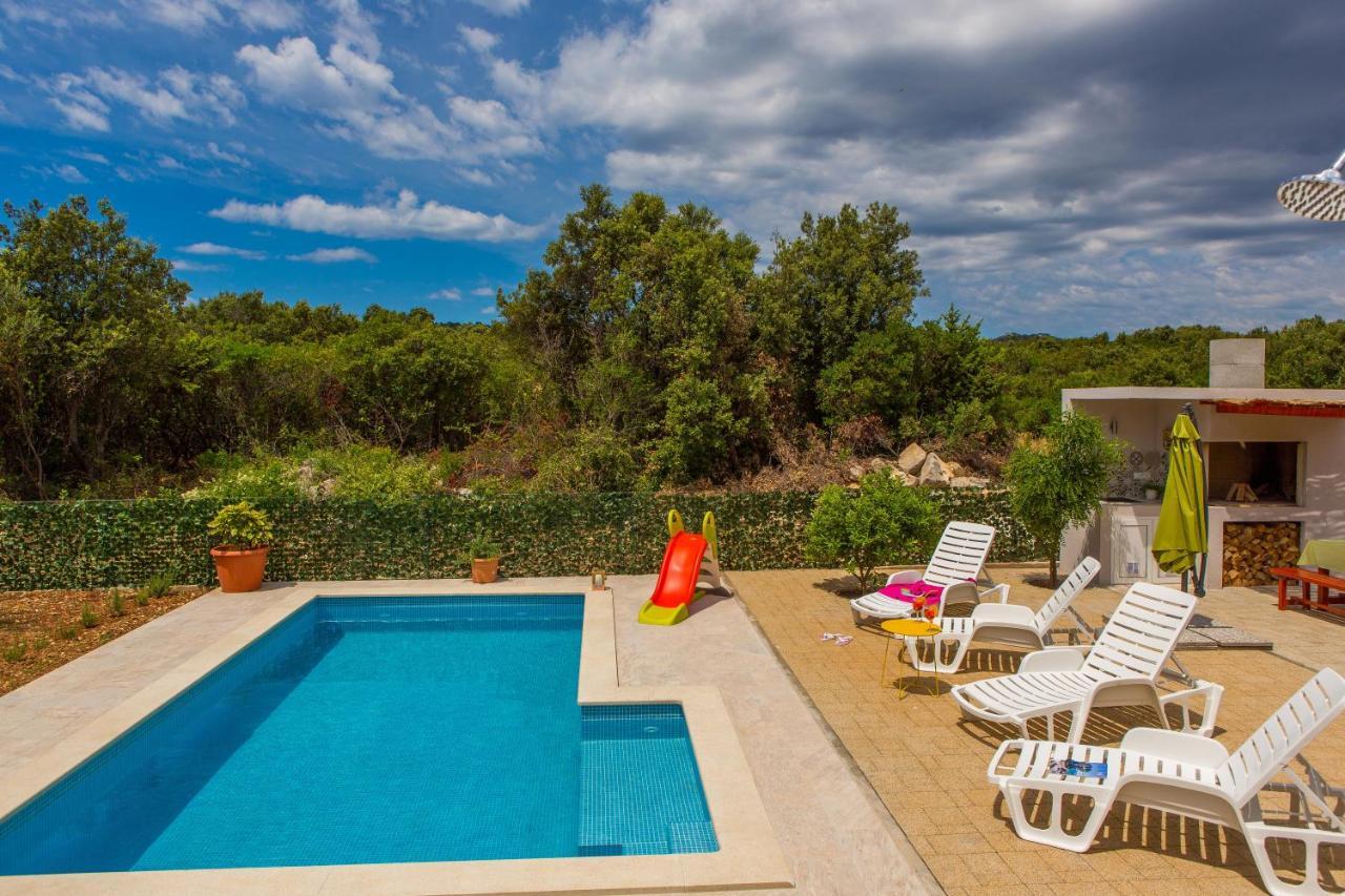 Holiday House Nena With Pool Vinišće Extérieur photo