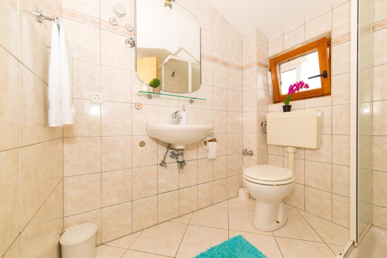 Holiday House Nena With Pool Vinišće Extérieur photo